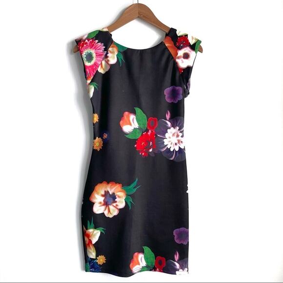 AX Paris fitted floral cap sleeve dress with scoop back - Picture 1 of 5